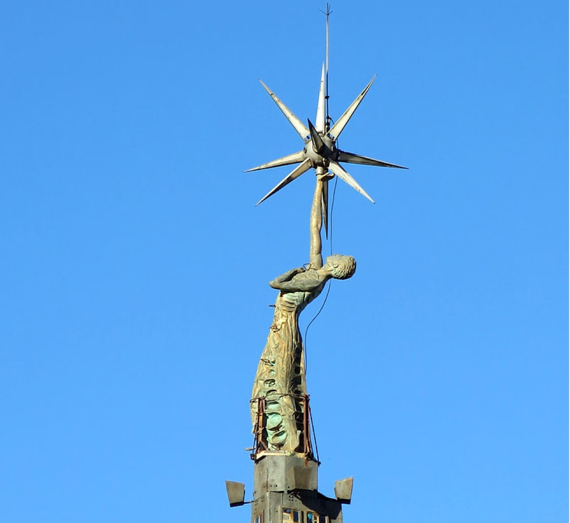 La retirada dels monuments franquistes de l’espai públic és una qüestió controvertida en la recuperació de la memòria democràtica. On està situat el més gran de Catalunya?