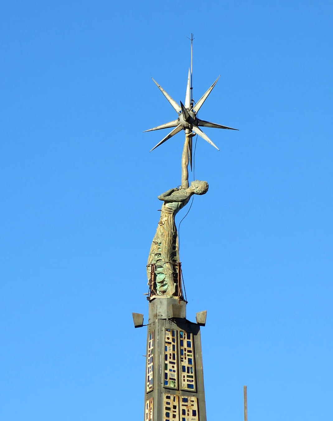 La retirada dels monuments franquistes de l’espai públic és una qüestió controvertida en la recuperació de la memòria democràtica. On està situat el més gran de Catalunya?